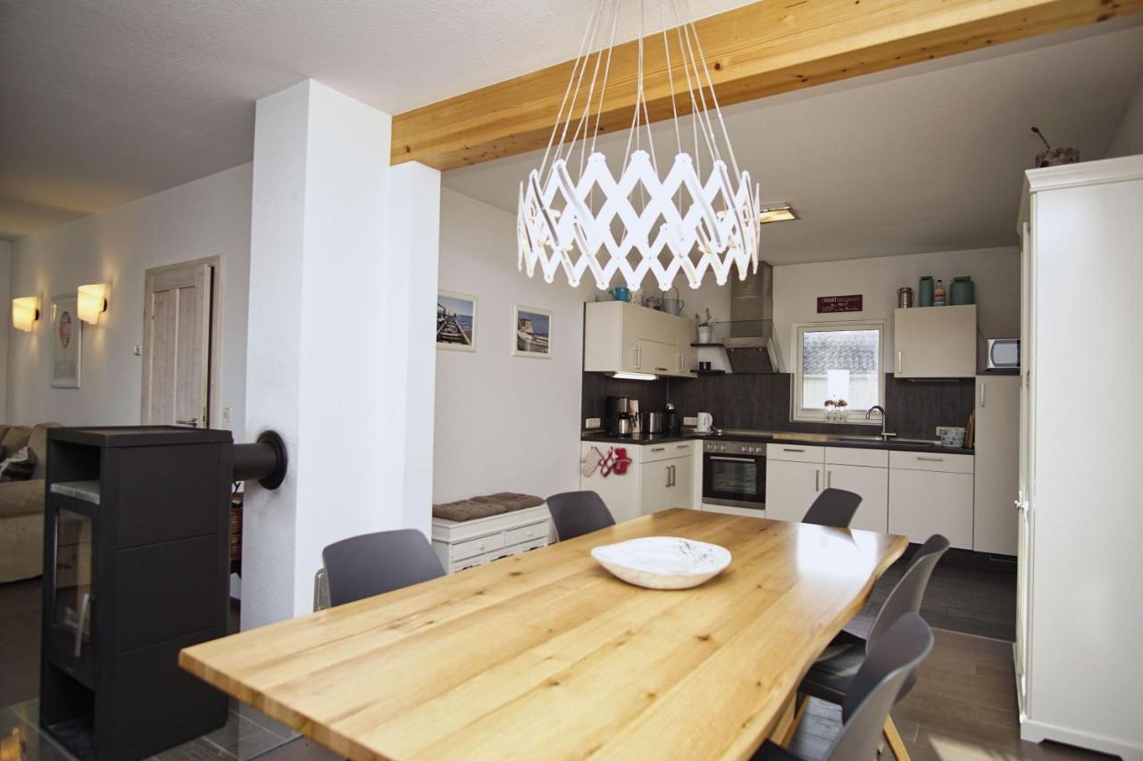 Komfortables Haus Mit Kamin, Sauna, Garten, Terrasse - Ferienhaus Sternschnuppe Wiek auf Rügen Eksteriør billede